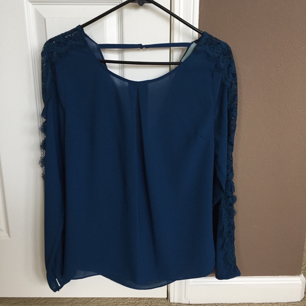 Skies are Blue lace sleeve blouse S